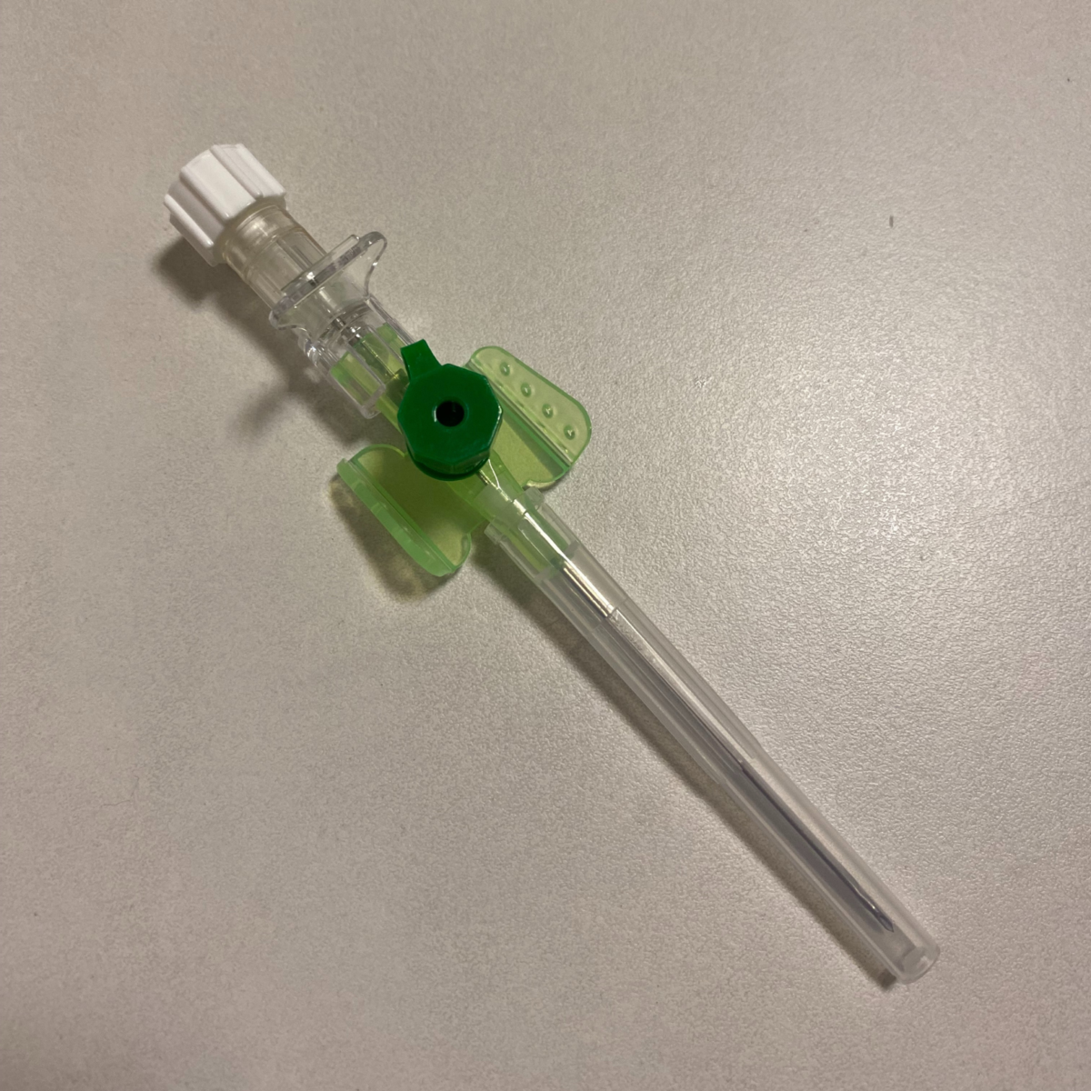 Catetere I.V. / Branule CU SISTEM DE PROTECTIE cu aripioare si port inject G18